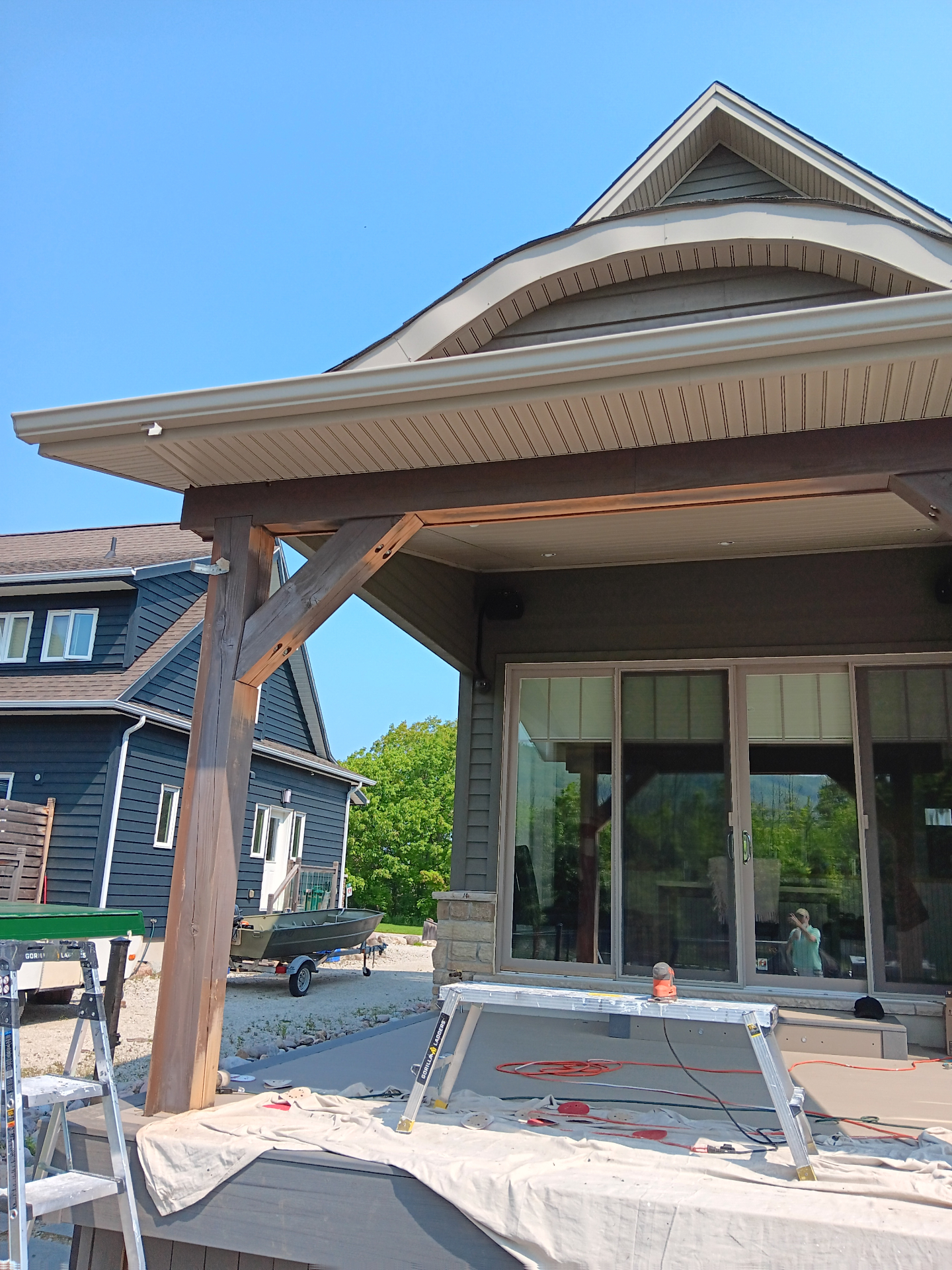 Beautifully stained deck and pergola structure with professional craftsmanship